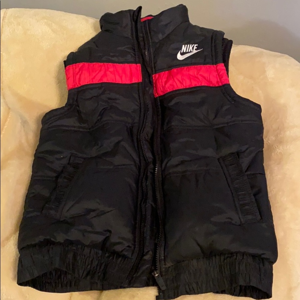 Nike sportswear girls puffer vest.